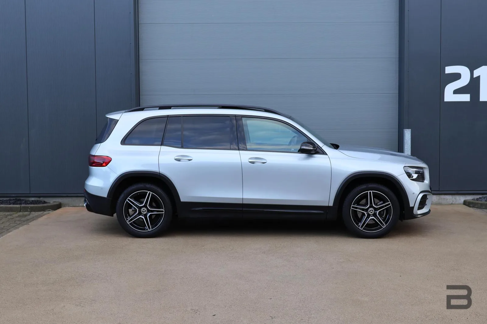 Mercedes-Benz GLB-Klasse (2025) — foto 1