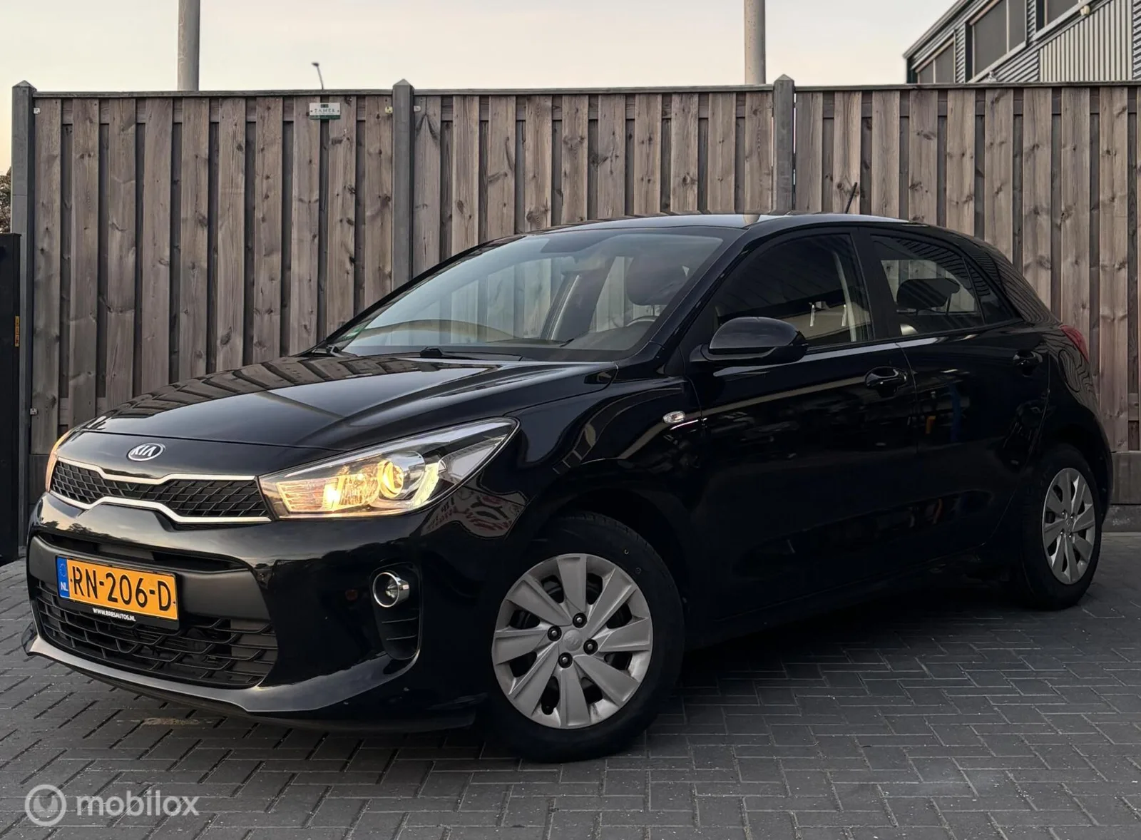 Kia Rio (2018) — foto 1