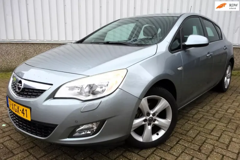 Opel Astra (2012)