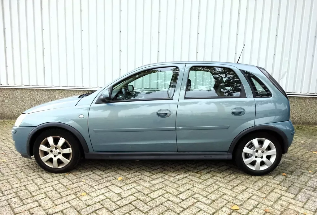 Opel Corsa (2006) — foto 1
