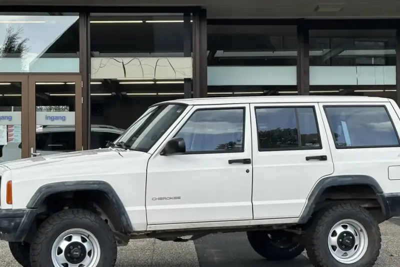 Jeep Cherokee (1999)