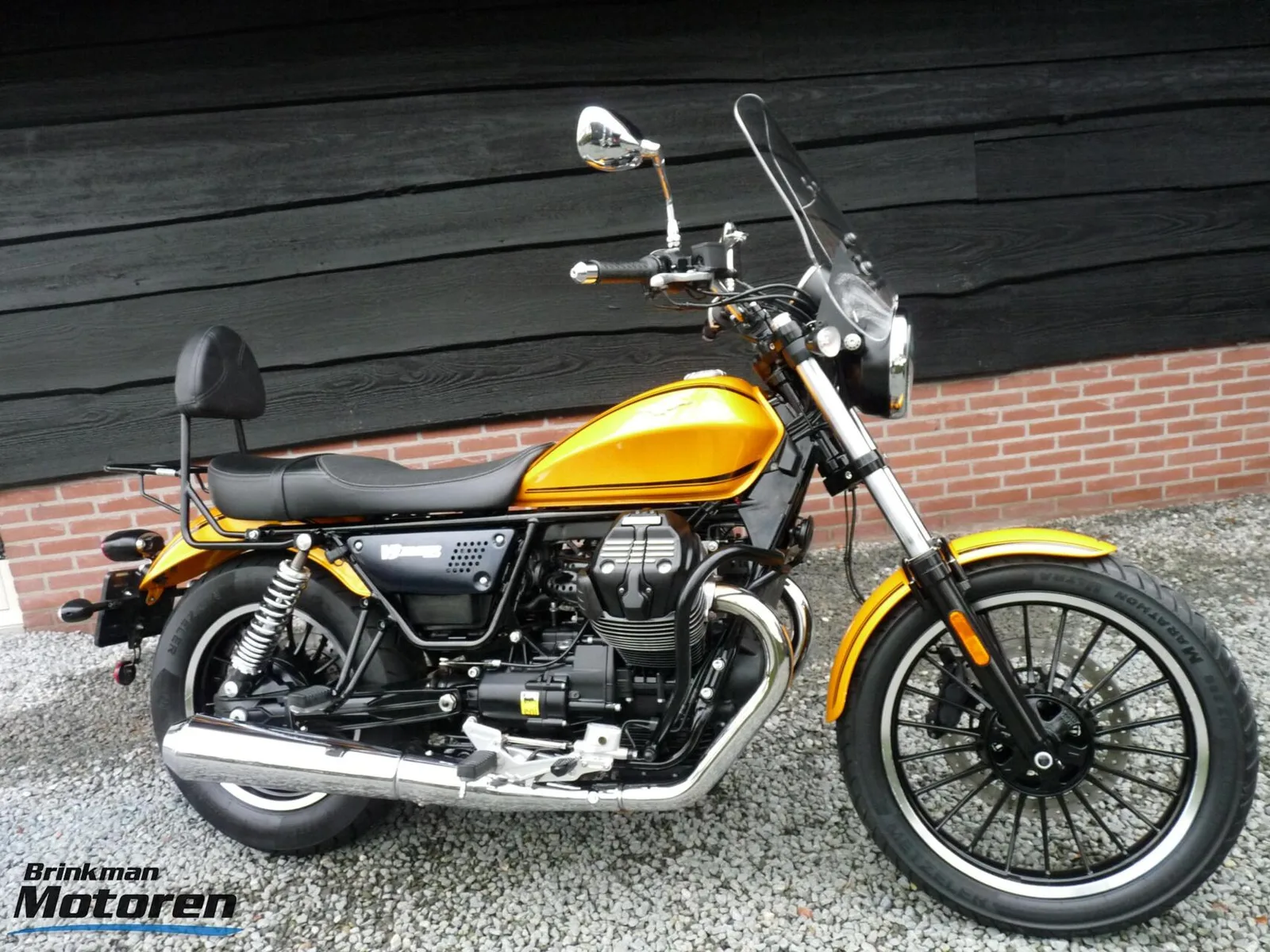 Moto Guzzi V9 Roamer (2018) — foto 1
