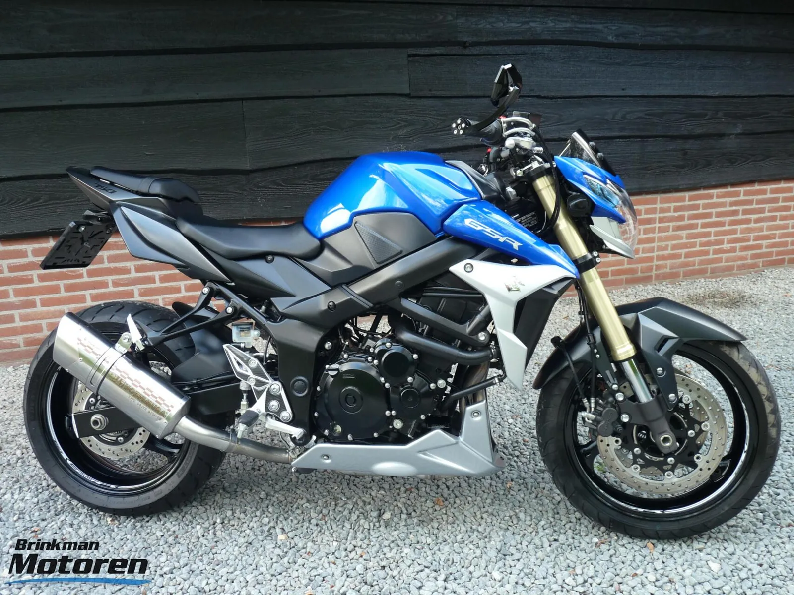 Suzuki GSR750 (2016) — foto 1