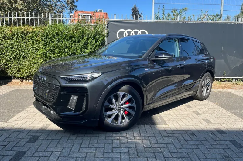 Audi Q6 e-tron (2025)