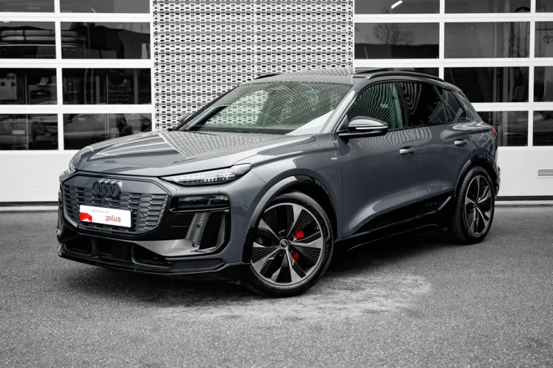 Audi Q6 e-tron (2024)