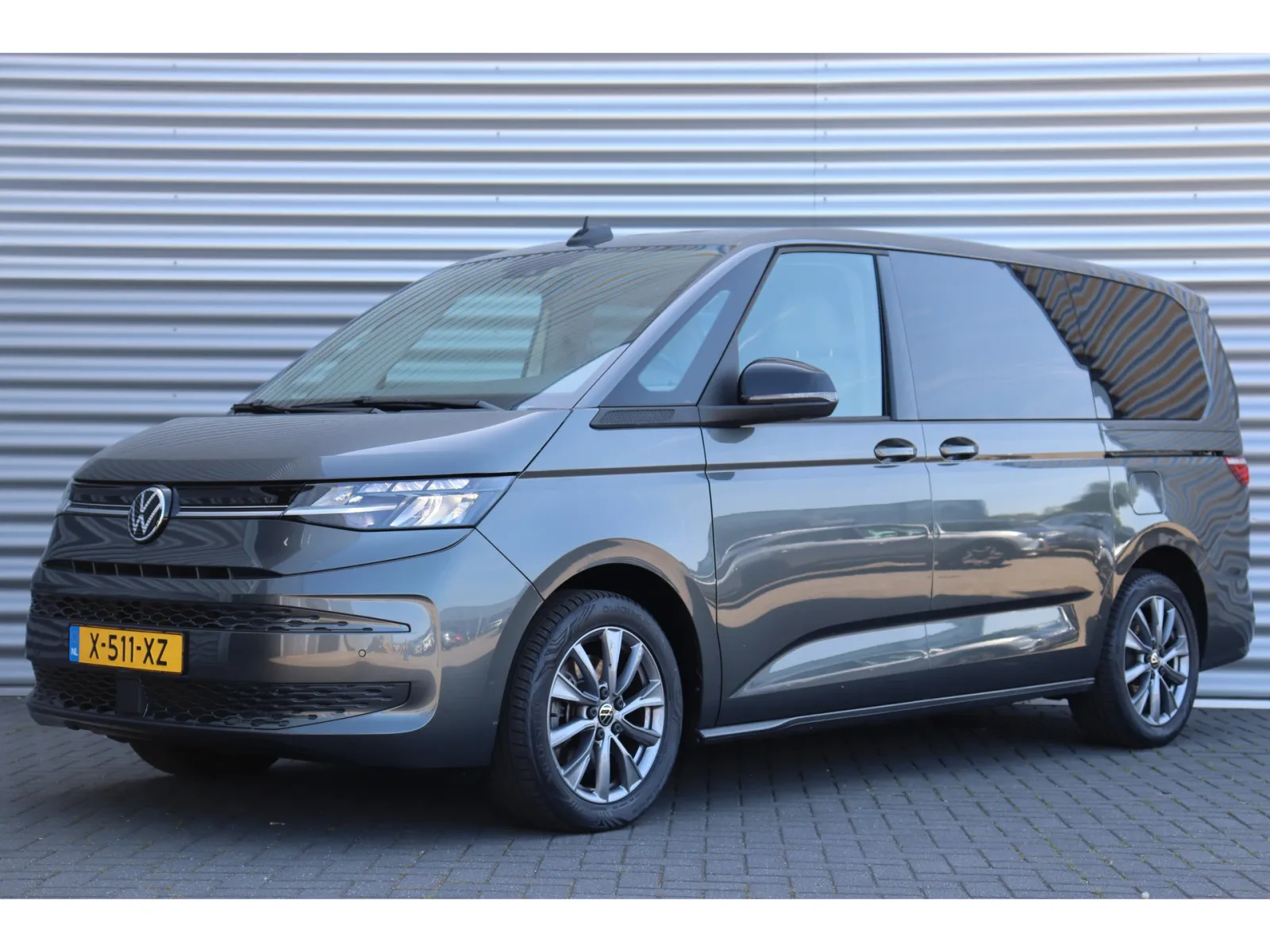 Volkswagen Multivan (2024) — foto 1