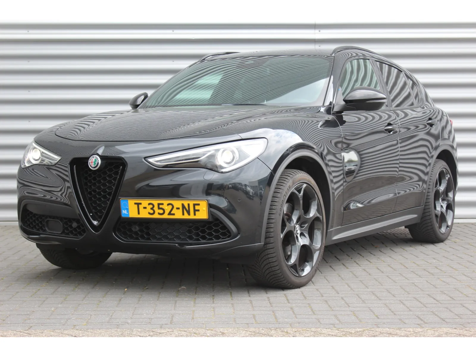 Alfa Romeo Stelvio (2019) — foto 1