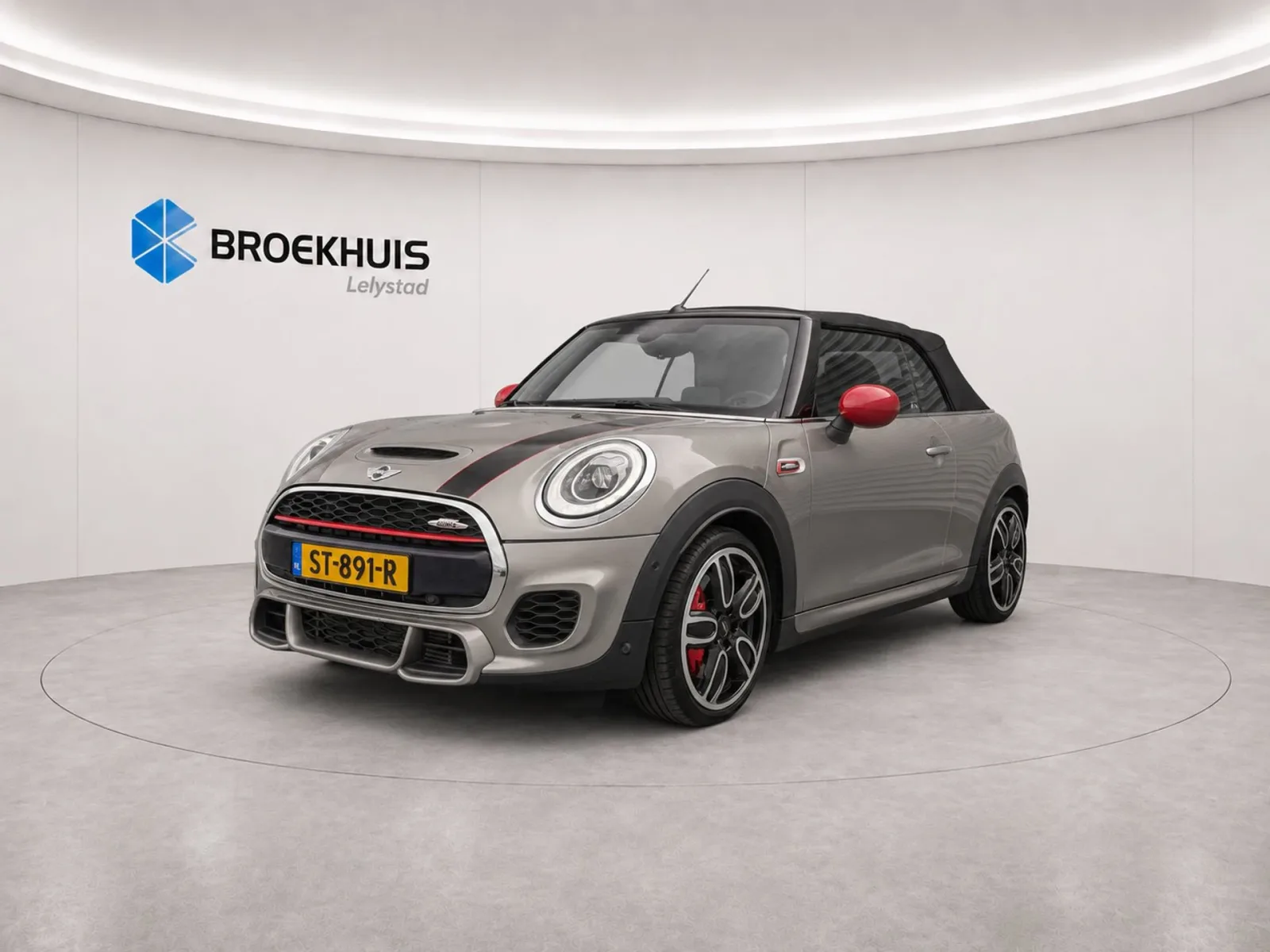 MINI Cabrio (2018) — foto 1