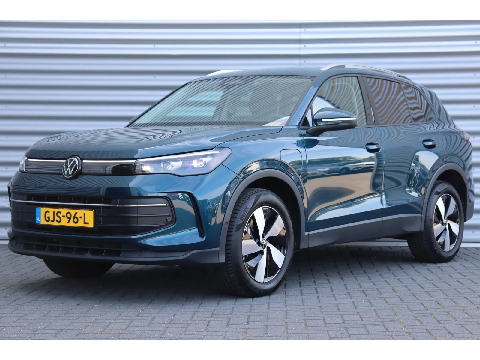 Volkswagen Tiguan (2024) — foto 1