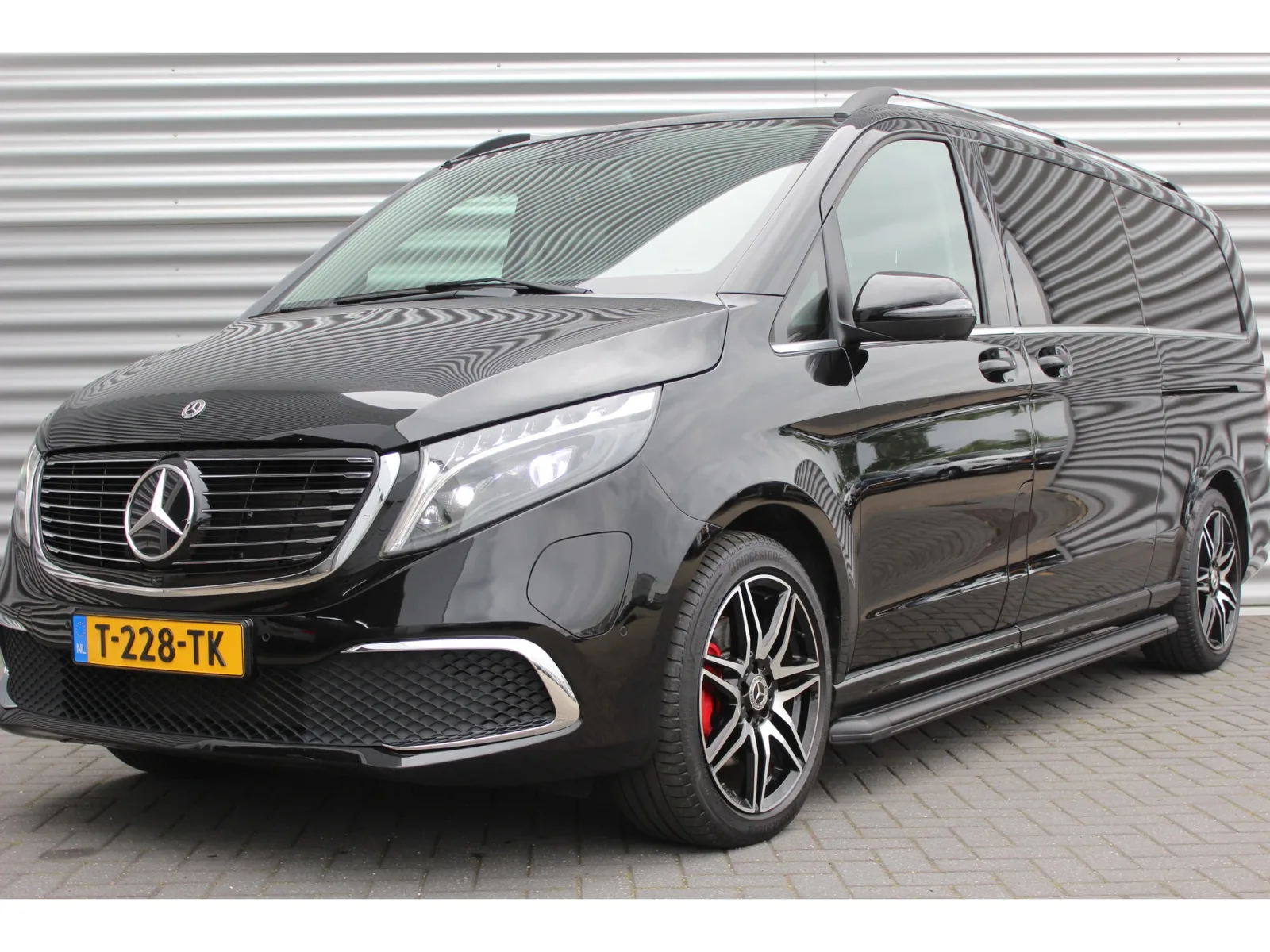 Mercedes-Benz EQV (2023) — foto 1