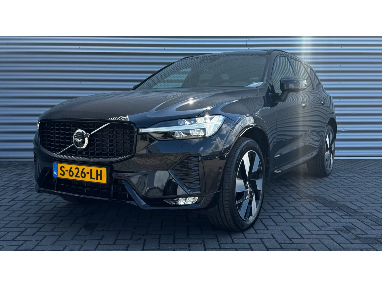 Volvo XC60 (2023) — foto 1