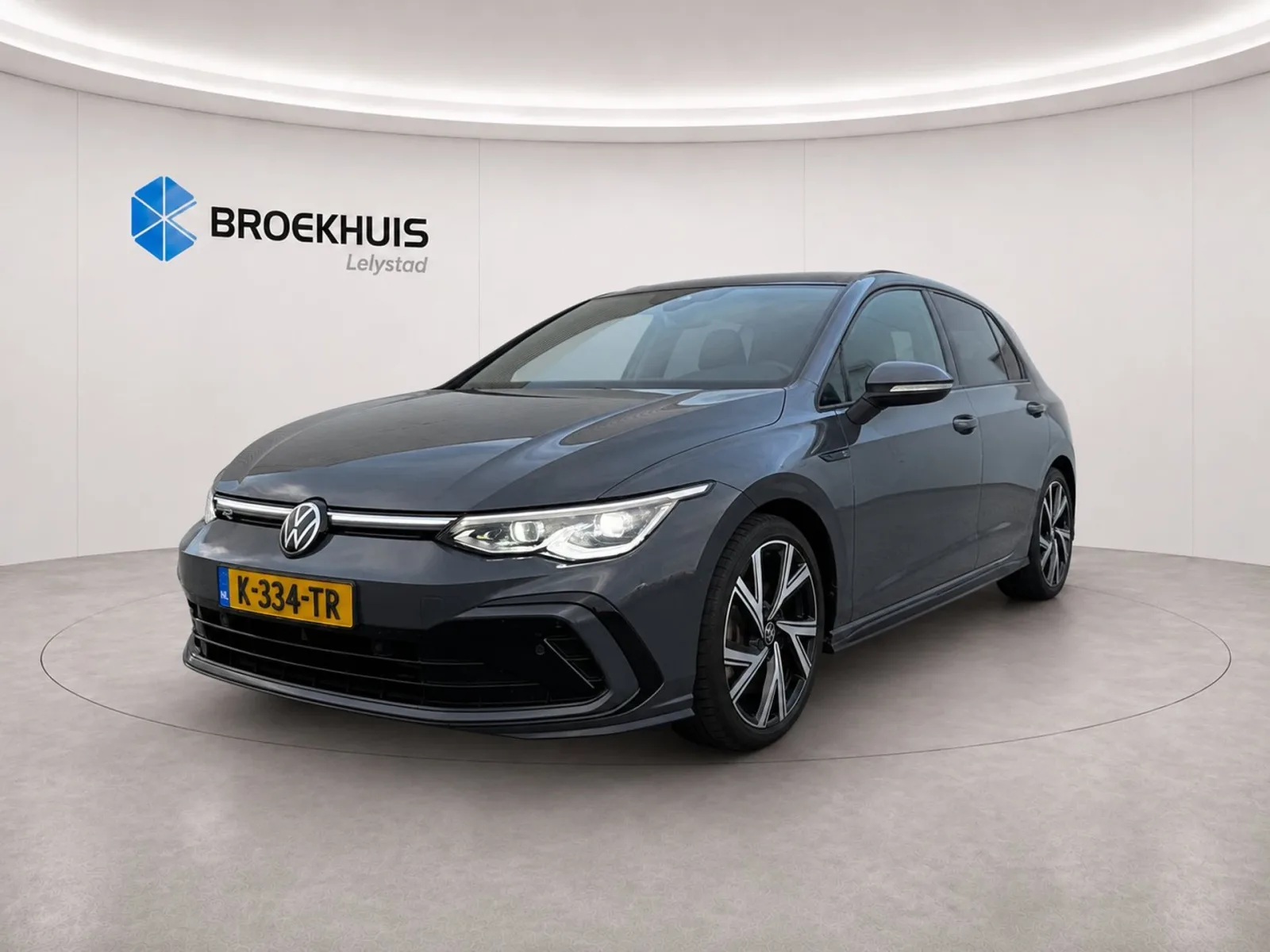 Volkswagen Golf (2021) — foto 1