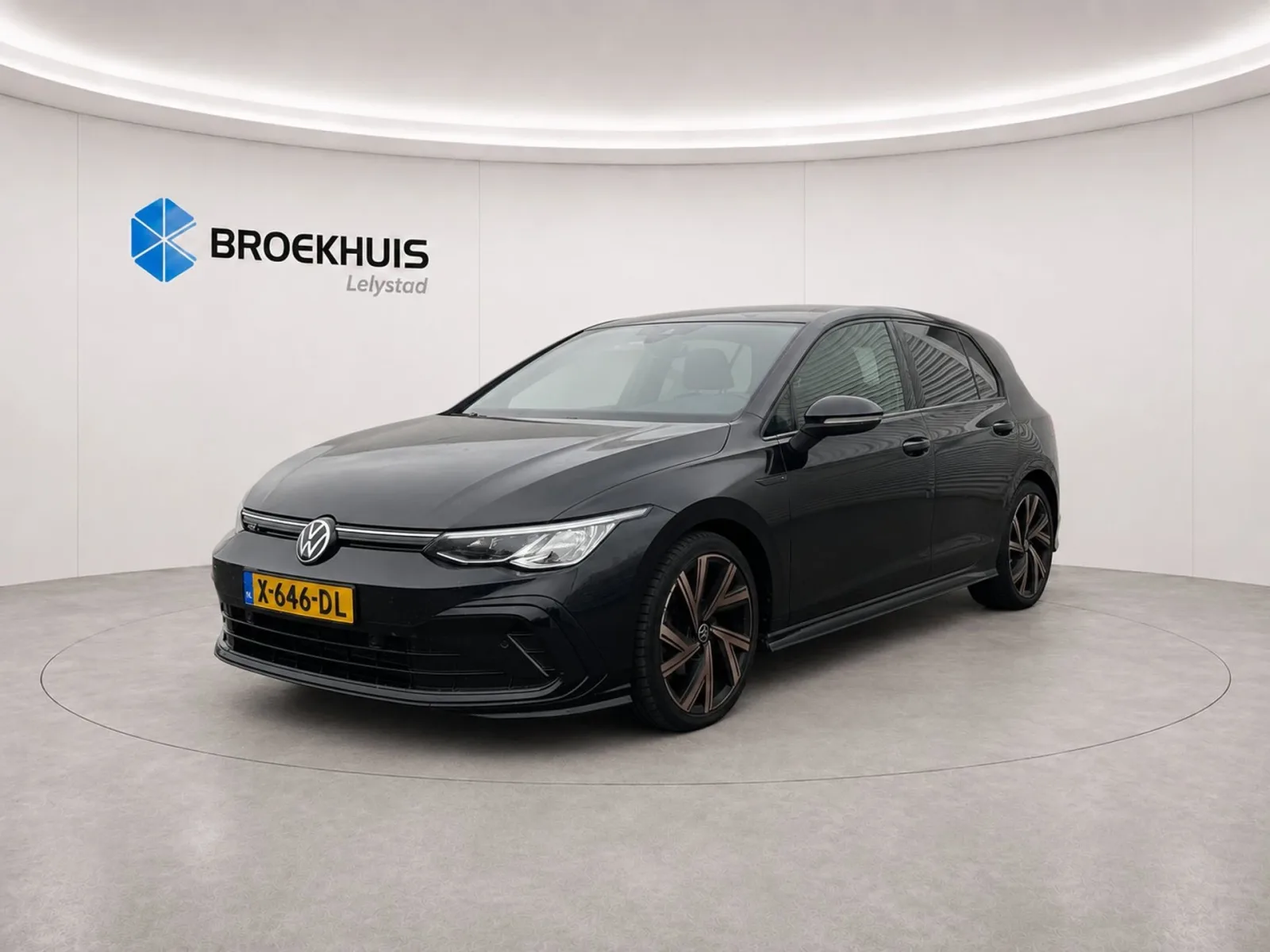 Volkswagen Golf (2021) — foto 1