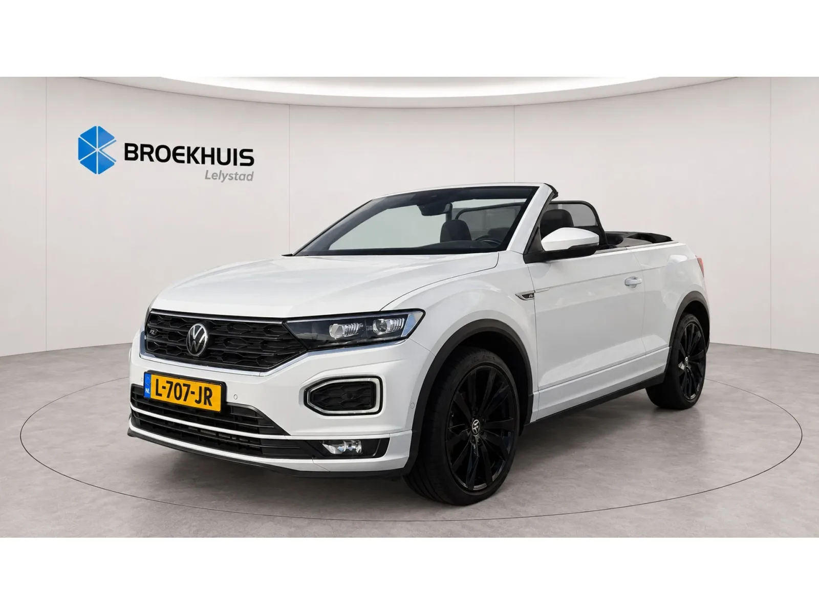 Volkswagen T-Roc (2021) — foto 1