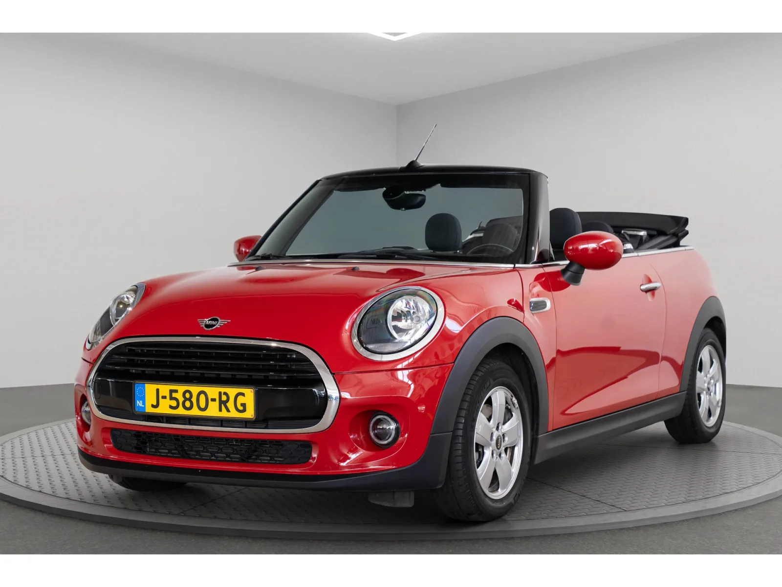 MINI Cabrio (2020) — foto 1