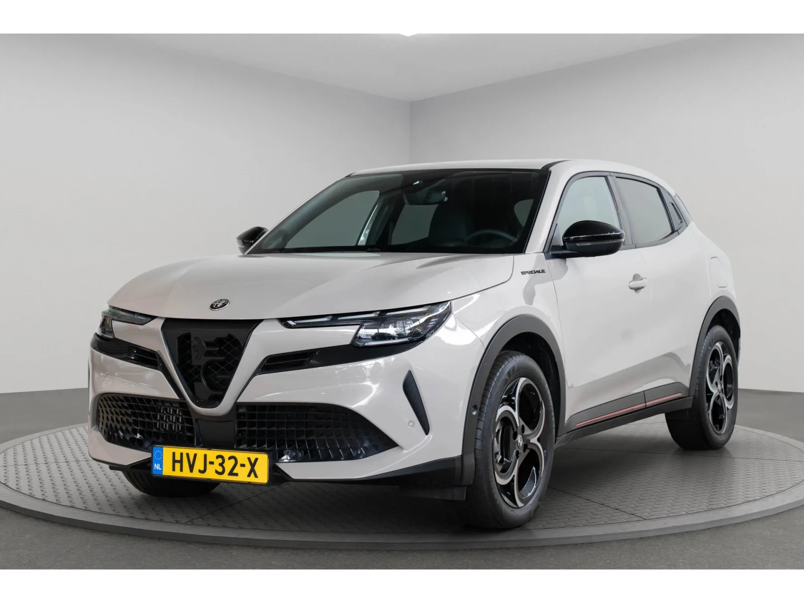 Alfa Romeo Junior (2025) — foto 1