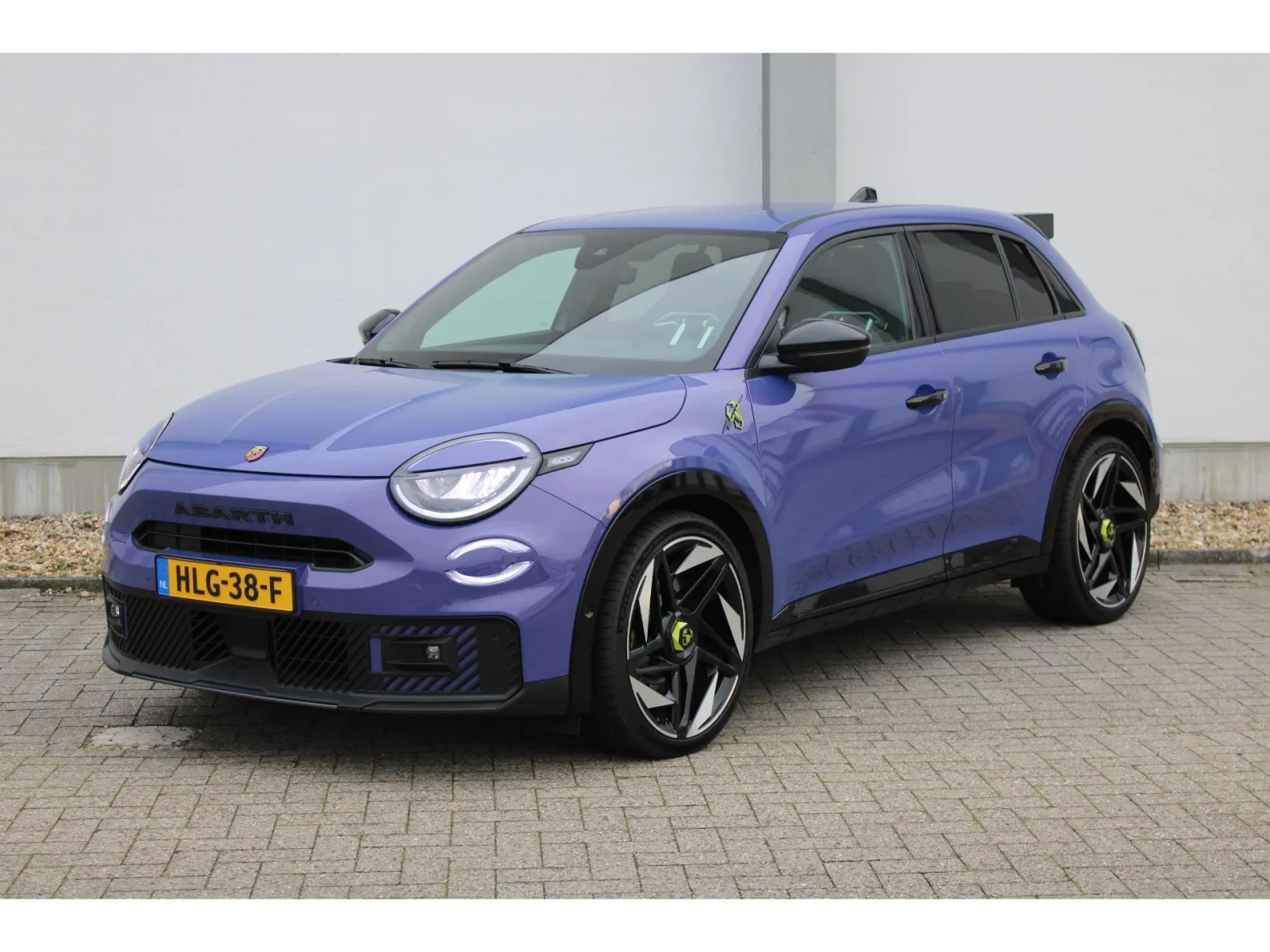 Abarth 600e (2025) — foto 1
