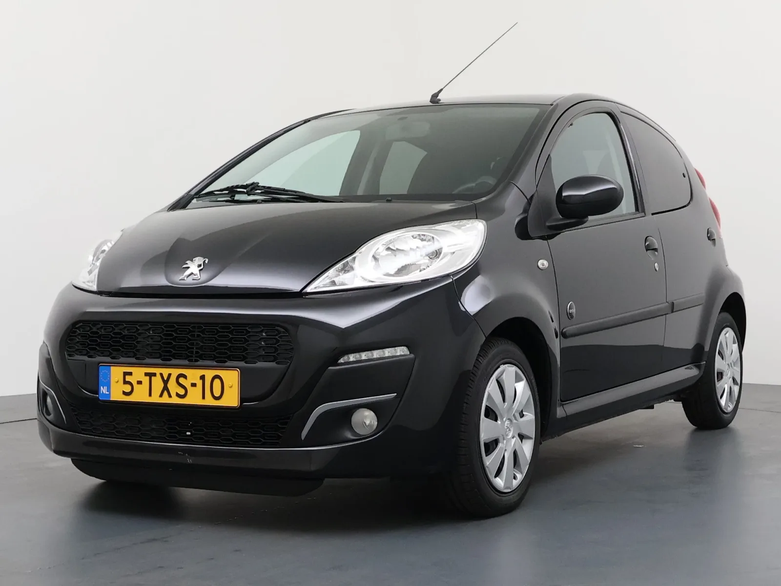 Peugeot 107 (2014) — foto 1