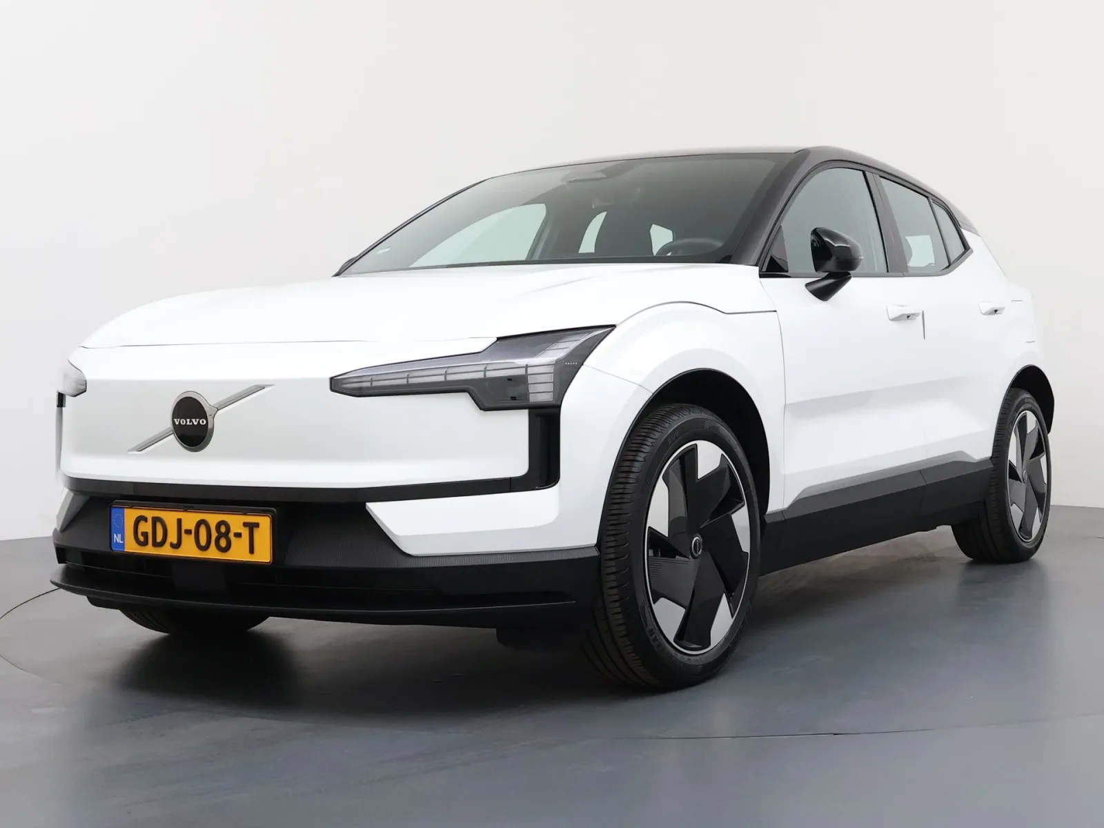 Volvo EX30 (2024) — foto 1