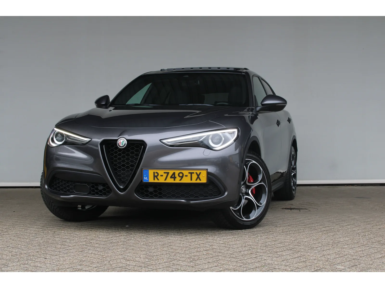 Alfa Romeo Stelvio (2022) — foto 1