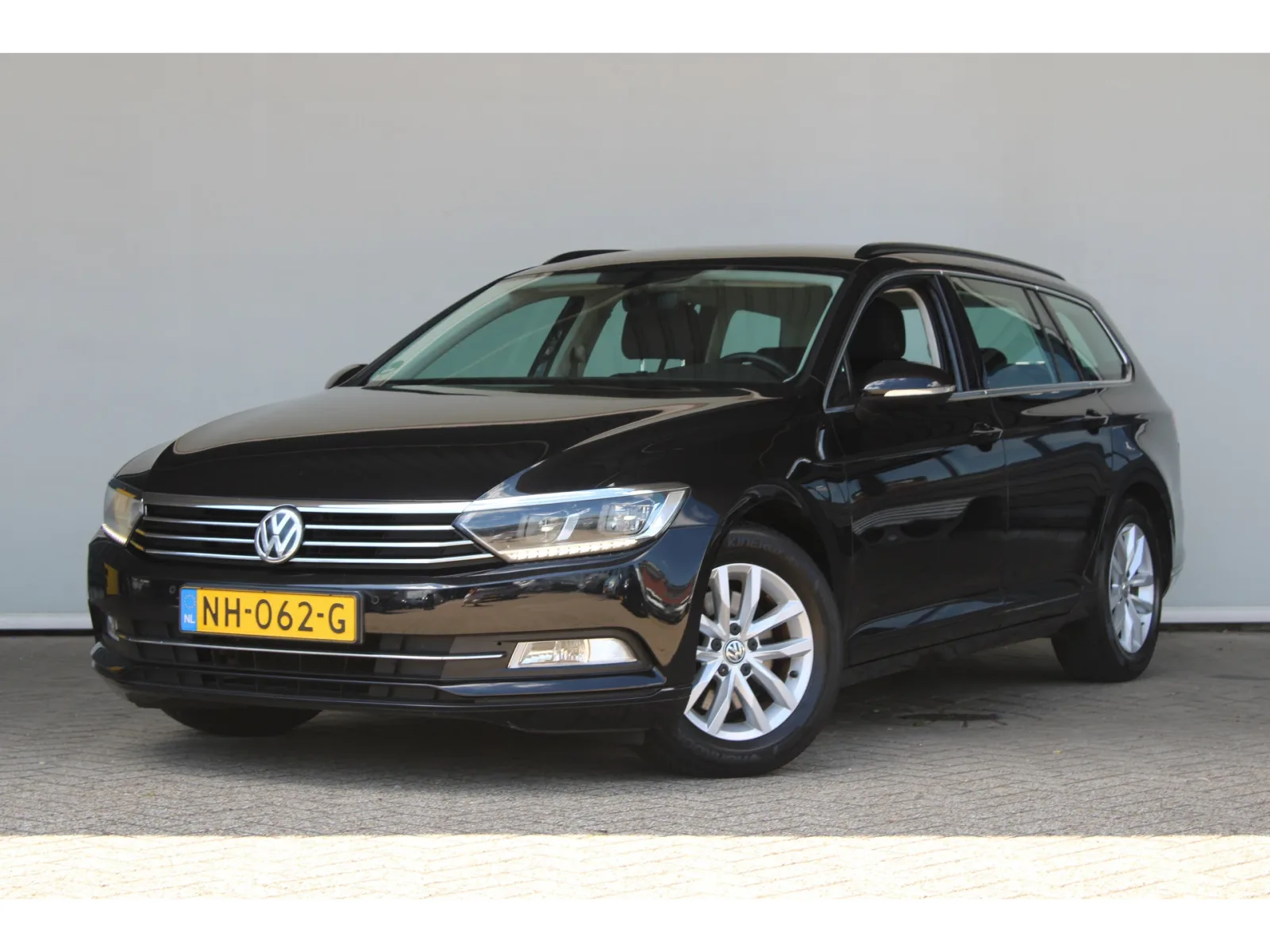 Volkswagen Passat (2017) — foto 1