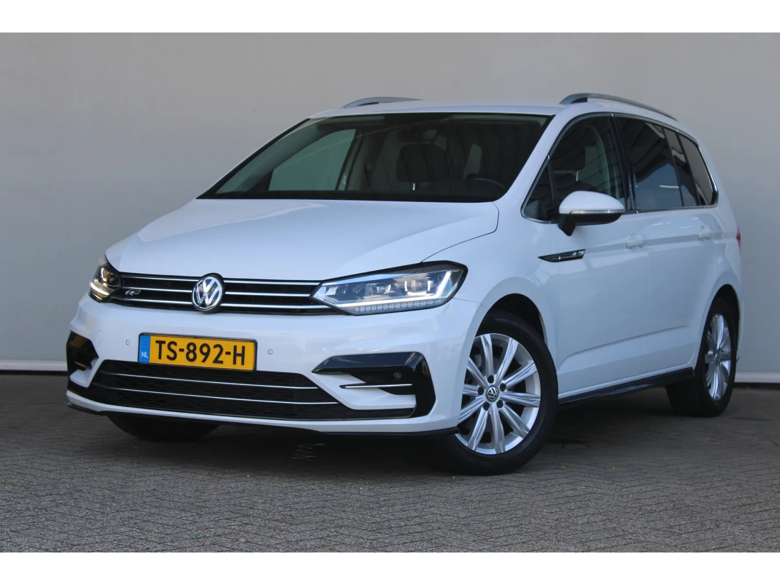Volkswagen Touran (2017) — foto 1