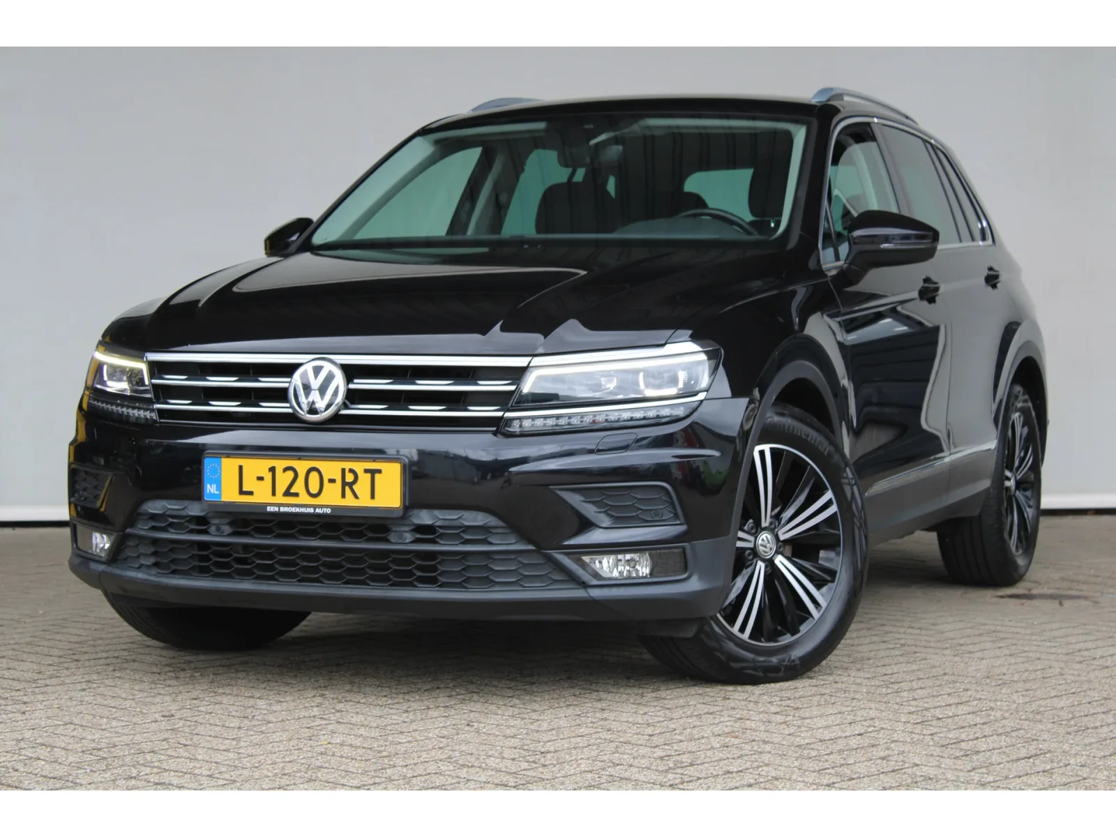 Volkswagen Tiguan (2018) — foto 1
