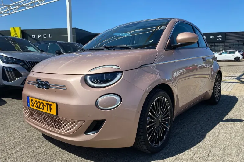 Fiat 500C (2022)