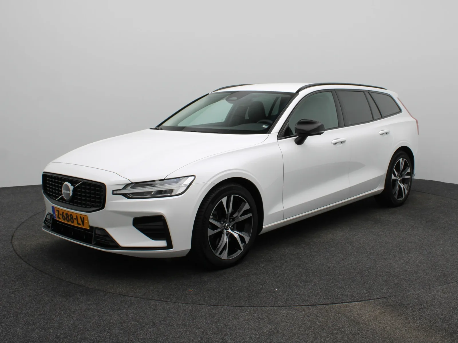 Volvo V60 (2024) — foto 1