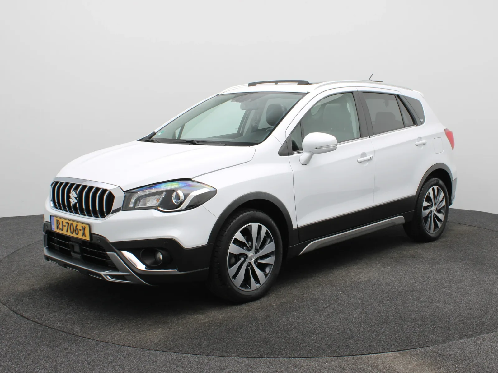 Suzuki S-Cross (2017) — foto 1