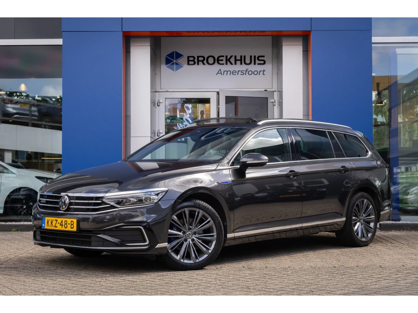 Volkswagen Passat (2023) — foto 1