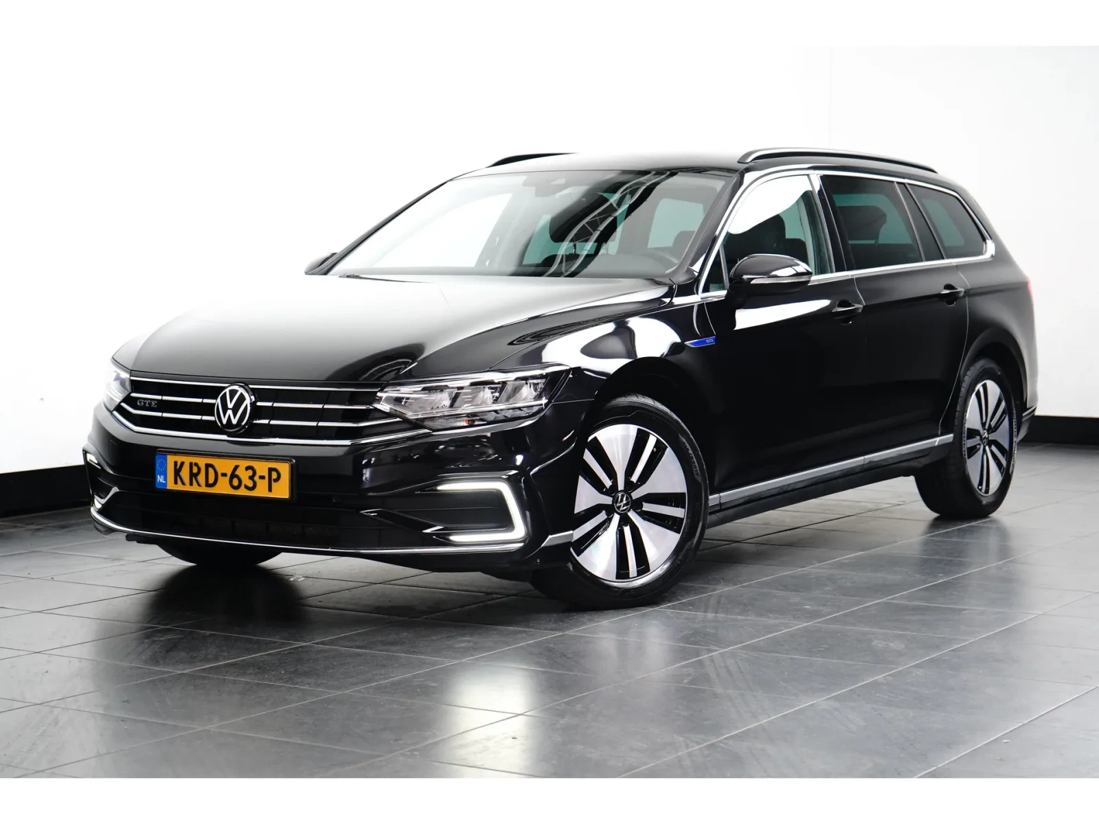Volkswagen Passat (2022) — foto 1