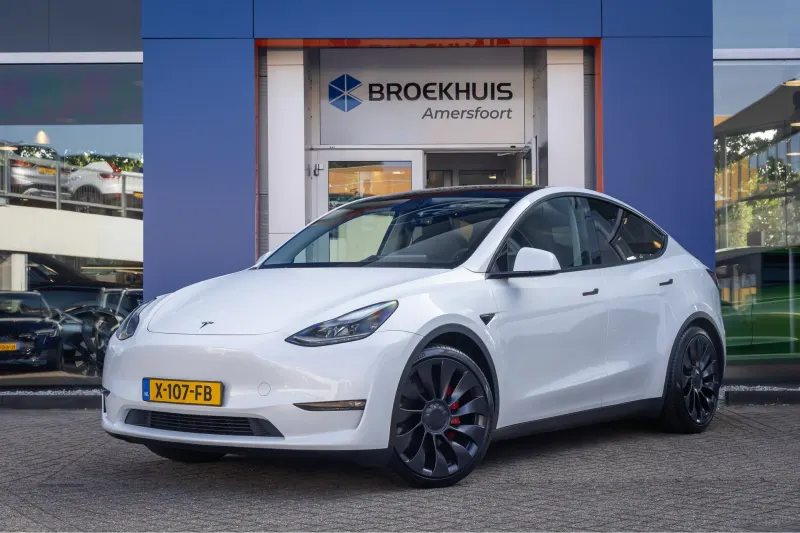 Tesla Model Y (2023)