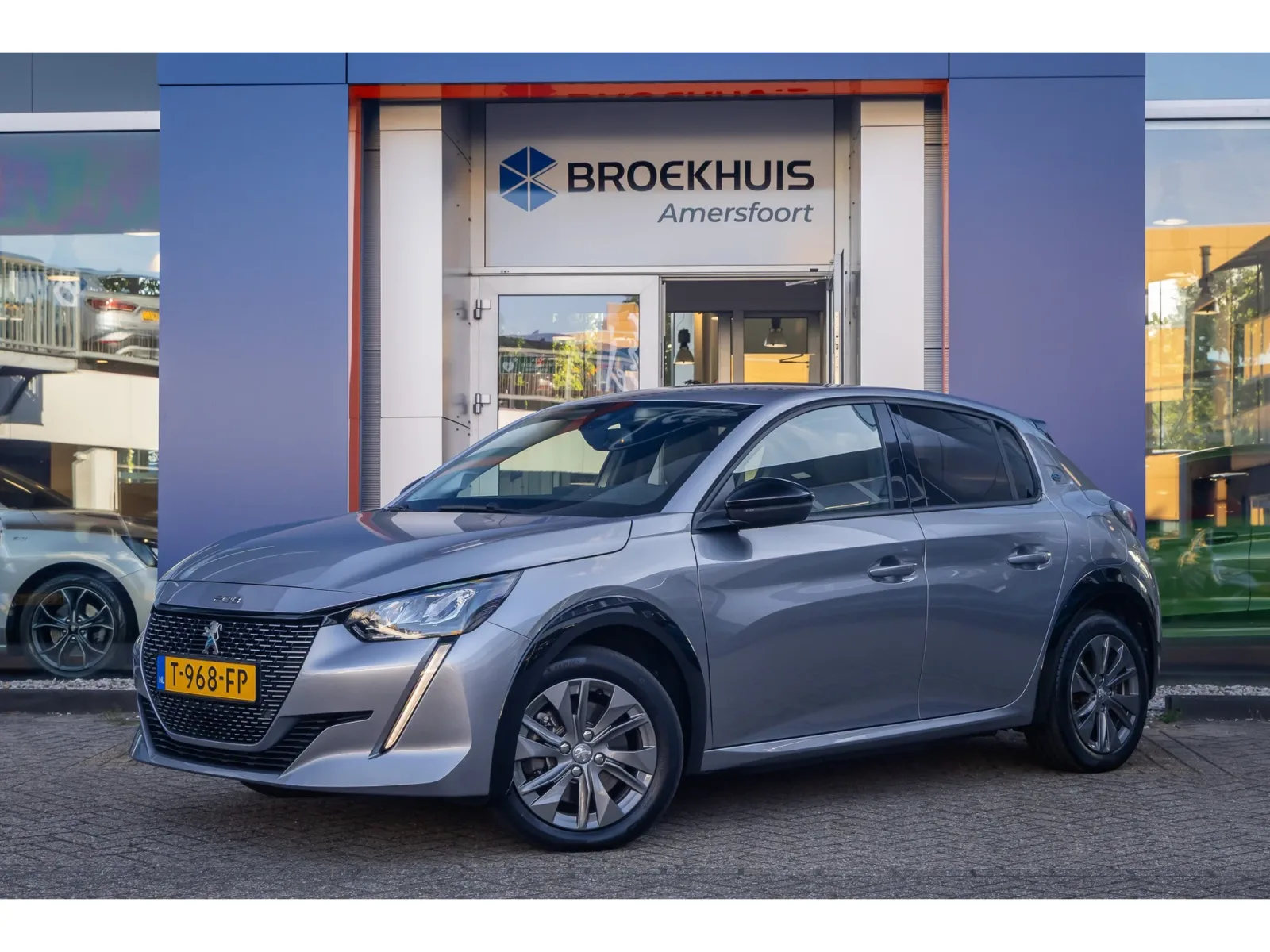 Peugeot e-208 (2023) — foto 1