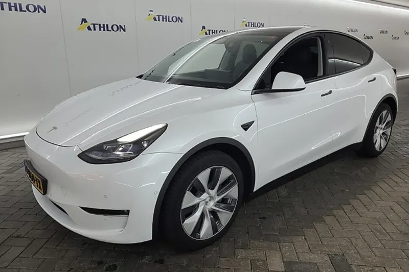 Tesla Model Y (2022)
