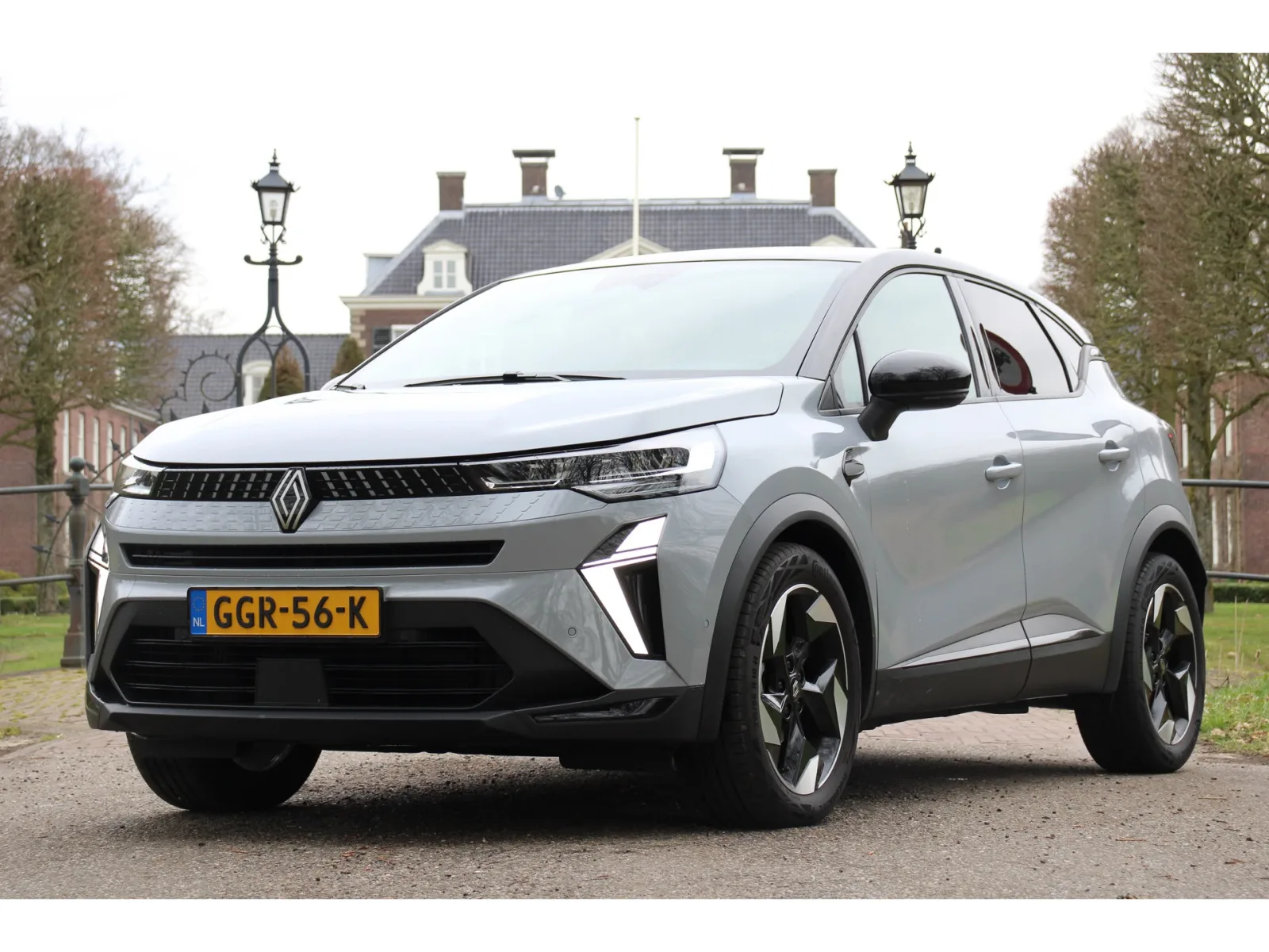 Renault Captur (2024) — foto 1