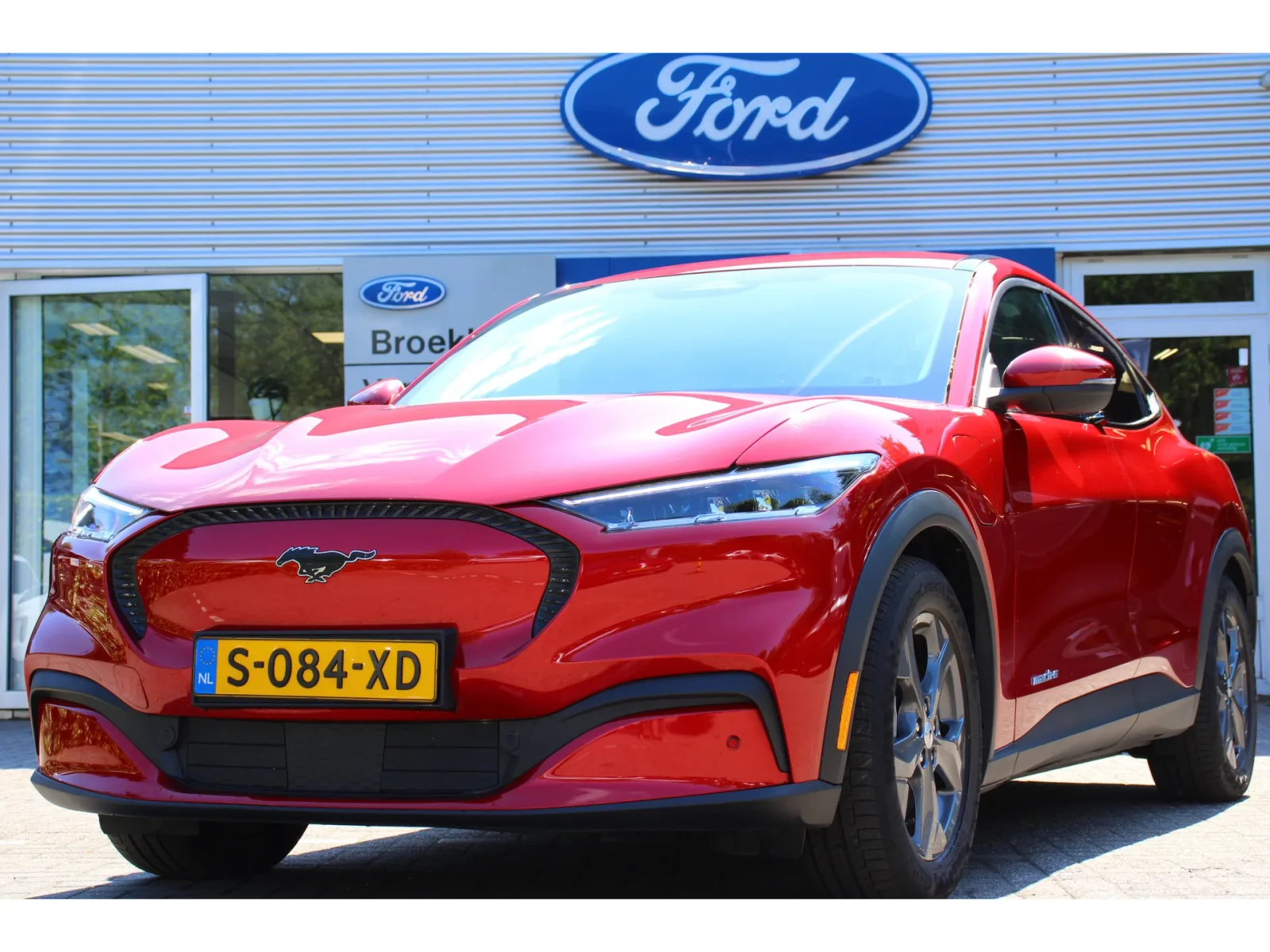 Ford Mustang Mach-E (2023) — foto 1