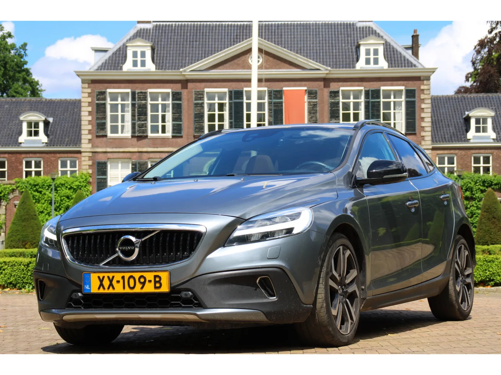 Volvo V40 (2019) — foto 1