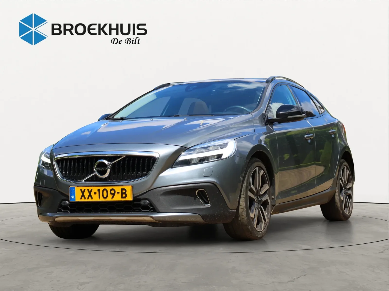 Volvo V40 Cross Country (2019) — foto 1