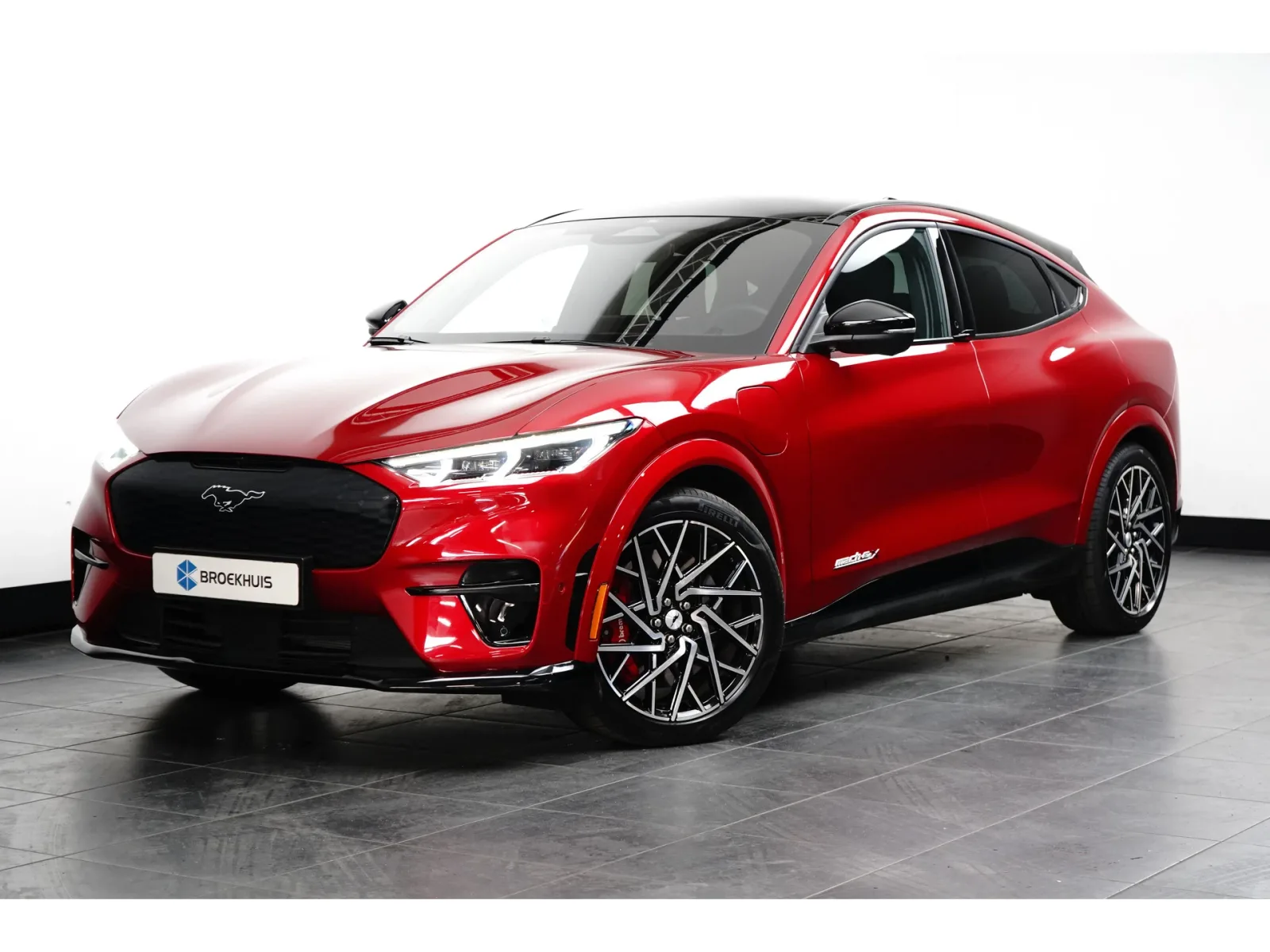 Ford Mustang Mach-E (2023) — foto 1