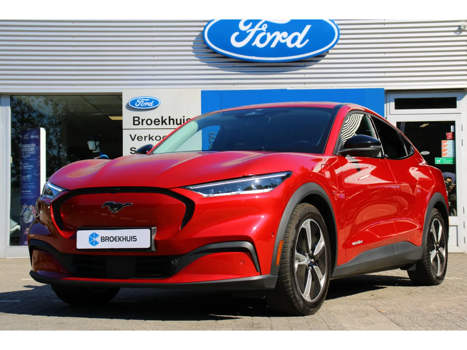 Ford Mustang Mach-E (2024) — foto 1