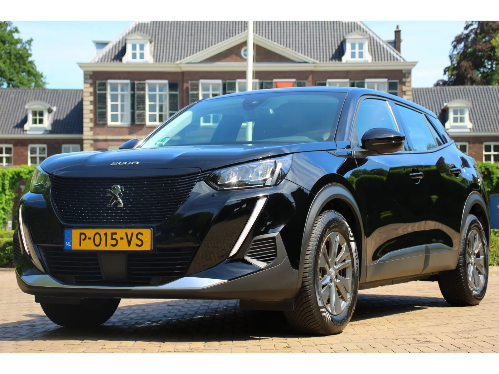 Peugeot e-2008 (2022) — foto 1