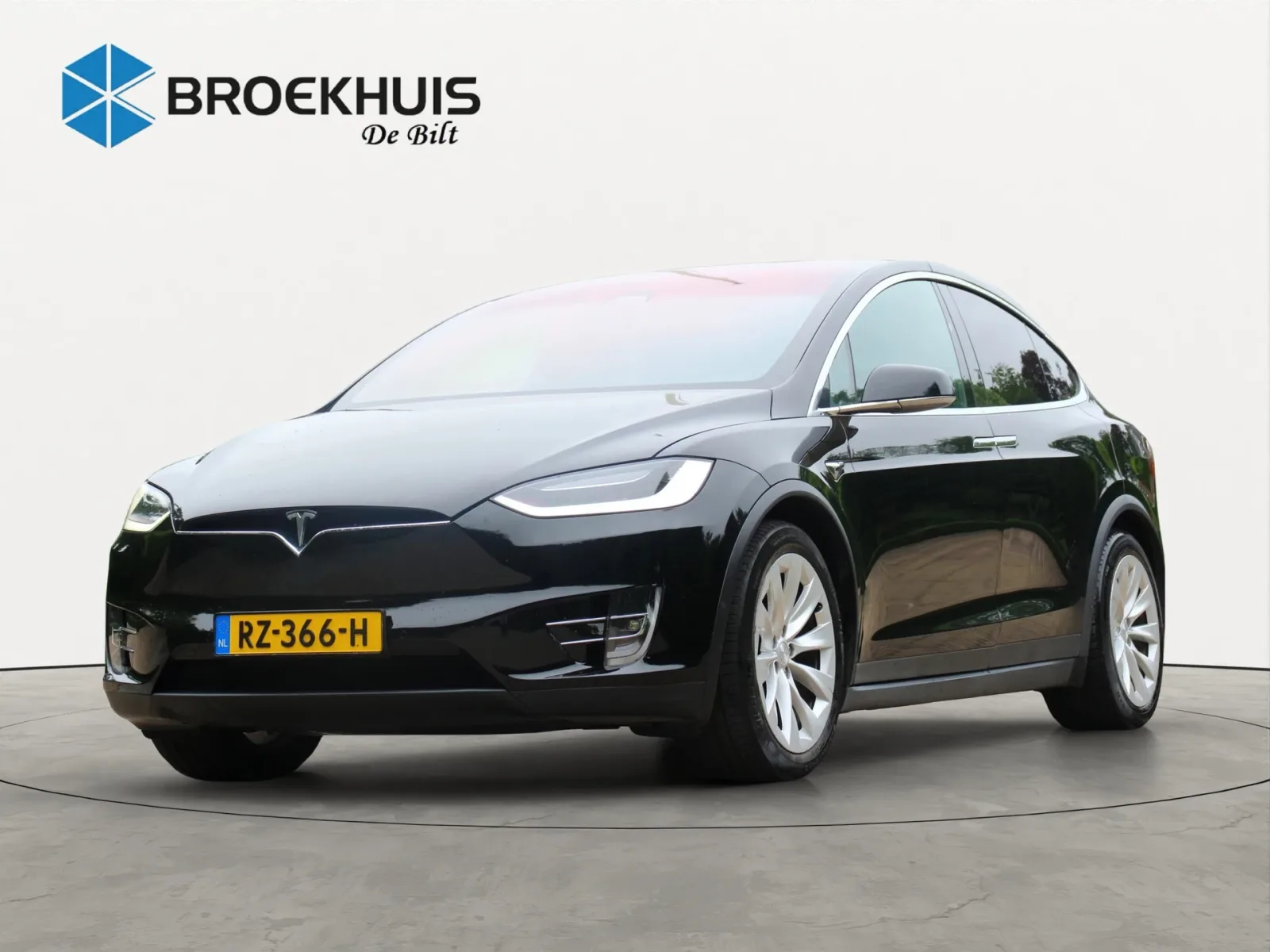 Tesla Model X (2018) — foto 1
