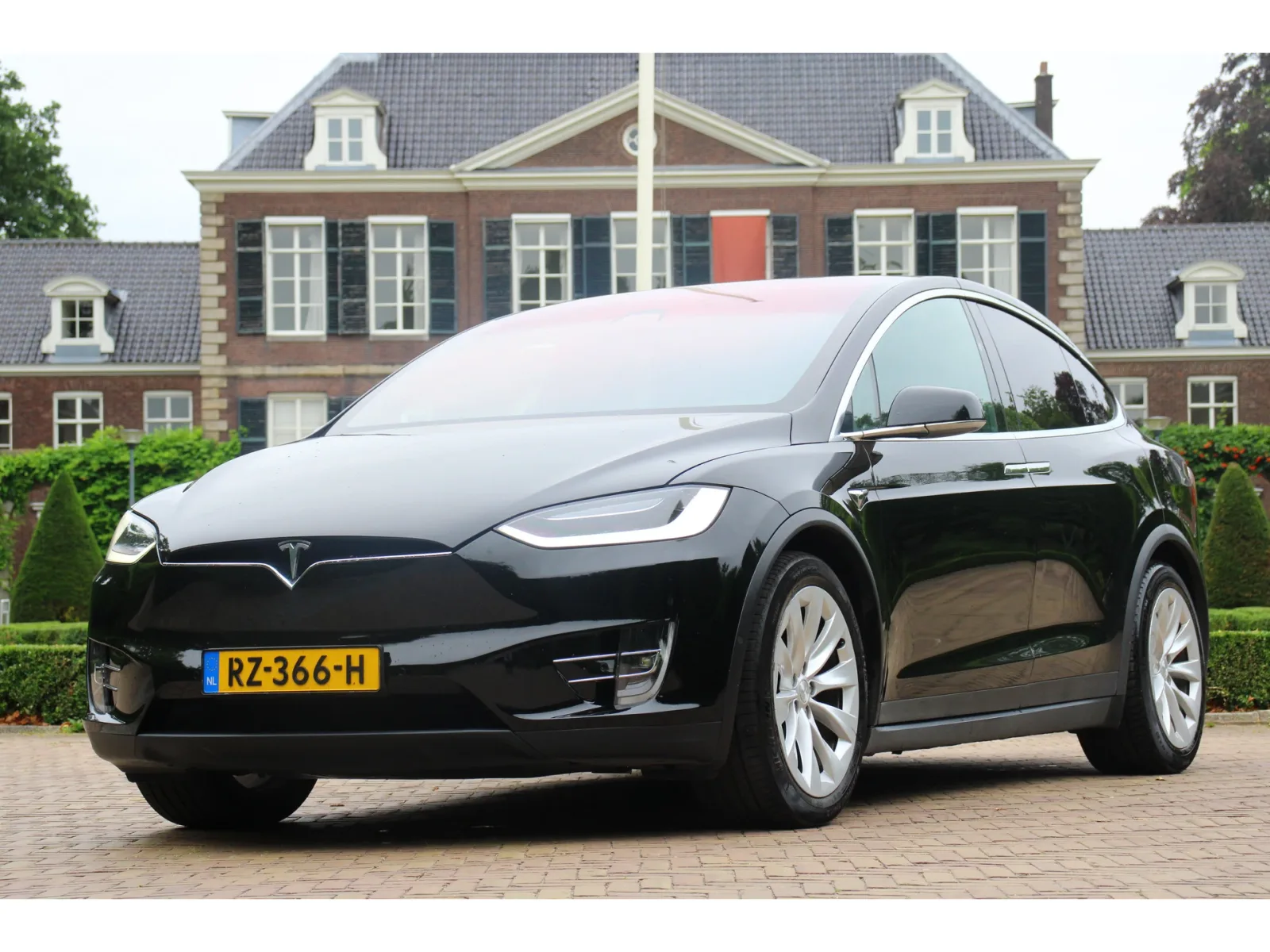Tesla Model X (2018) — foto 1