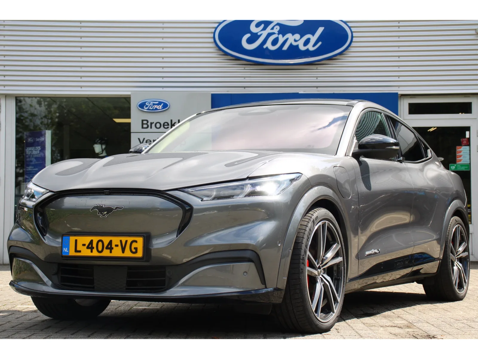 Ford Mustang Mach-E (2021) — foto 1
