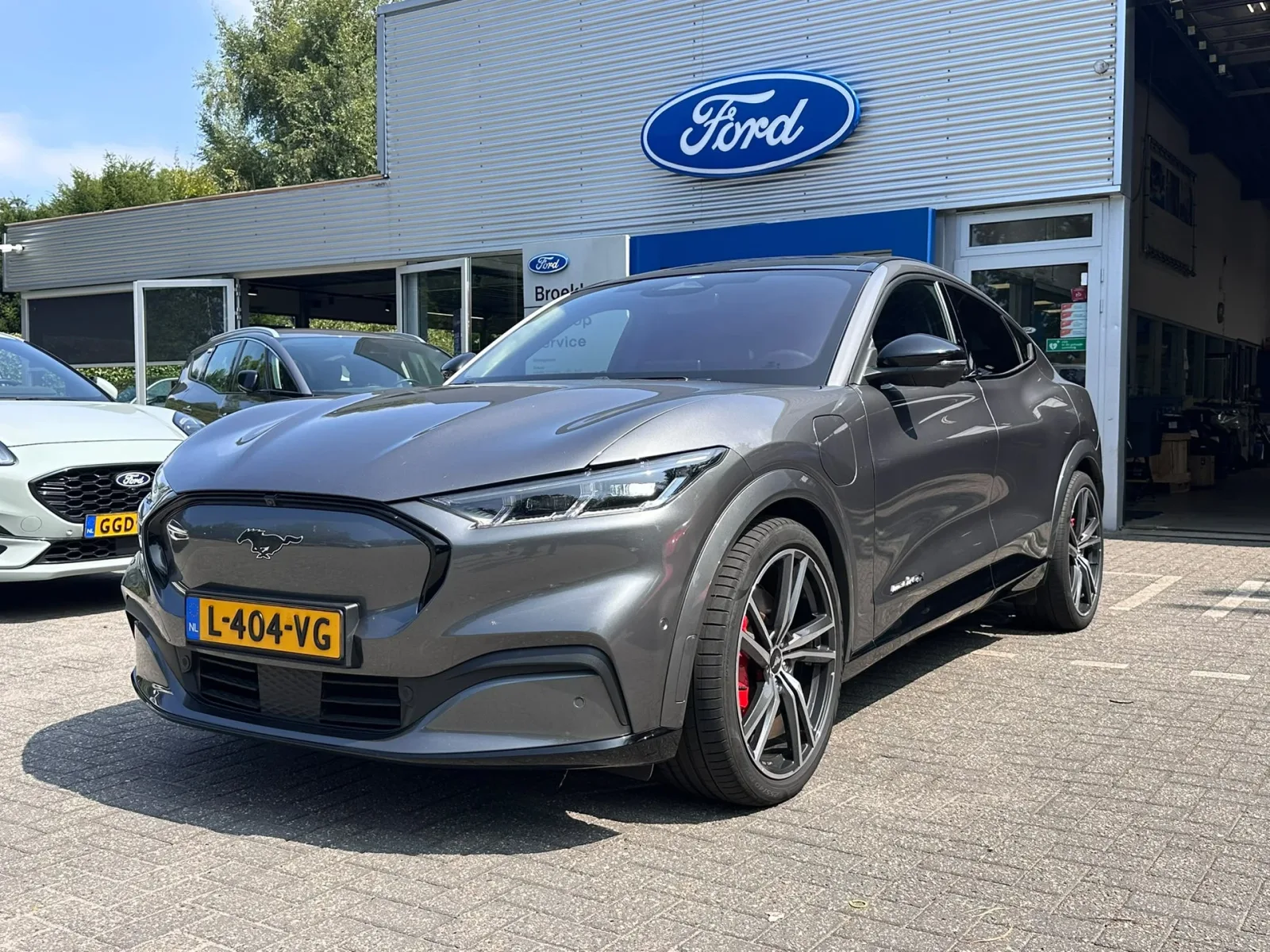 Ford Mustang Mach-E (2021) — foto 1