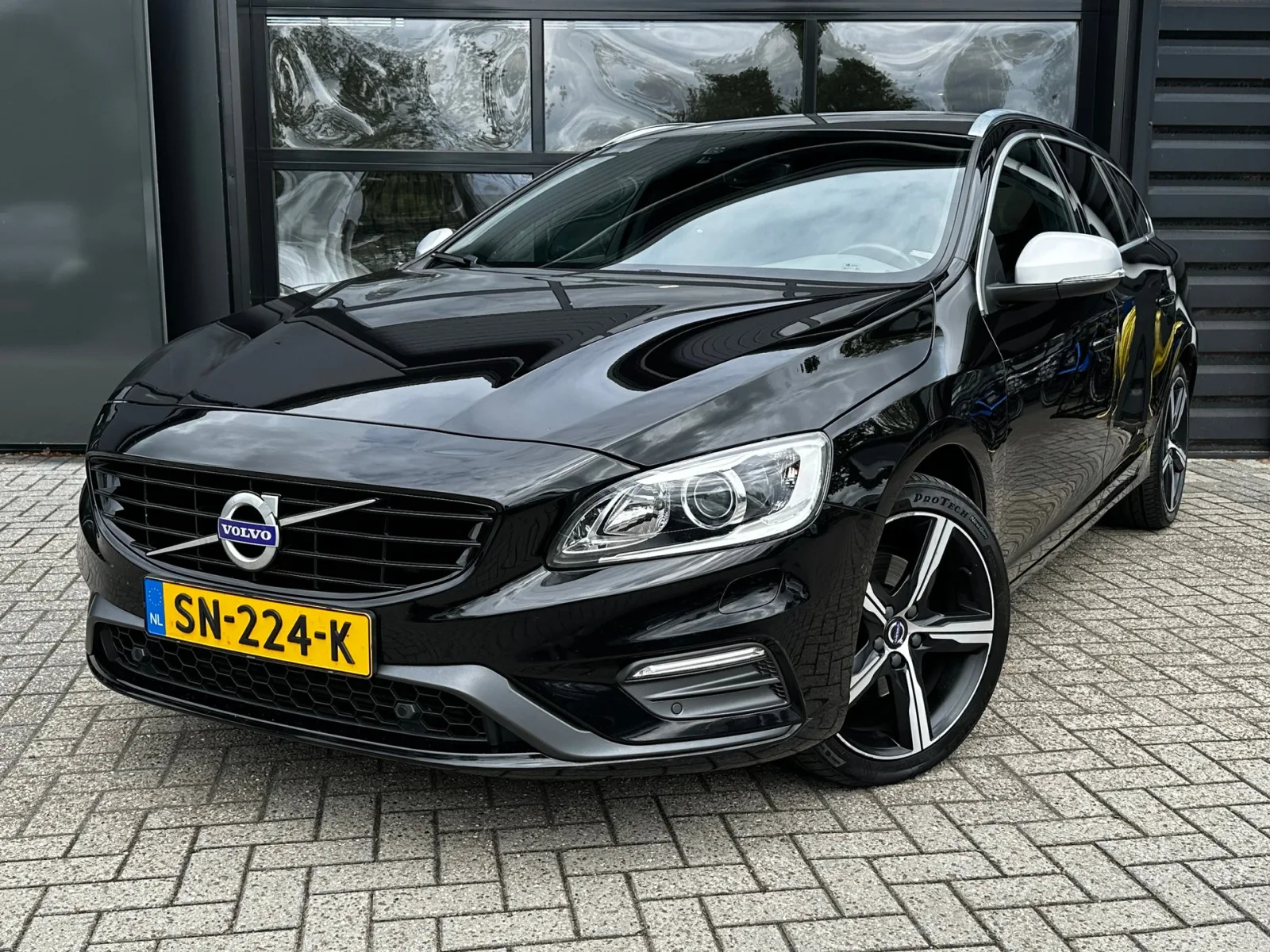 Volvo V60 (2018) — foto 1