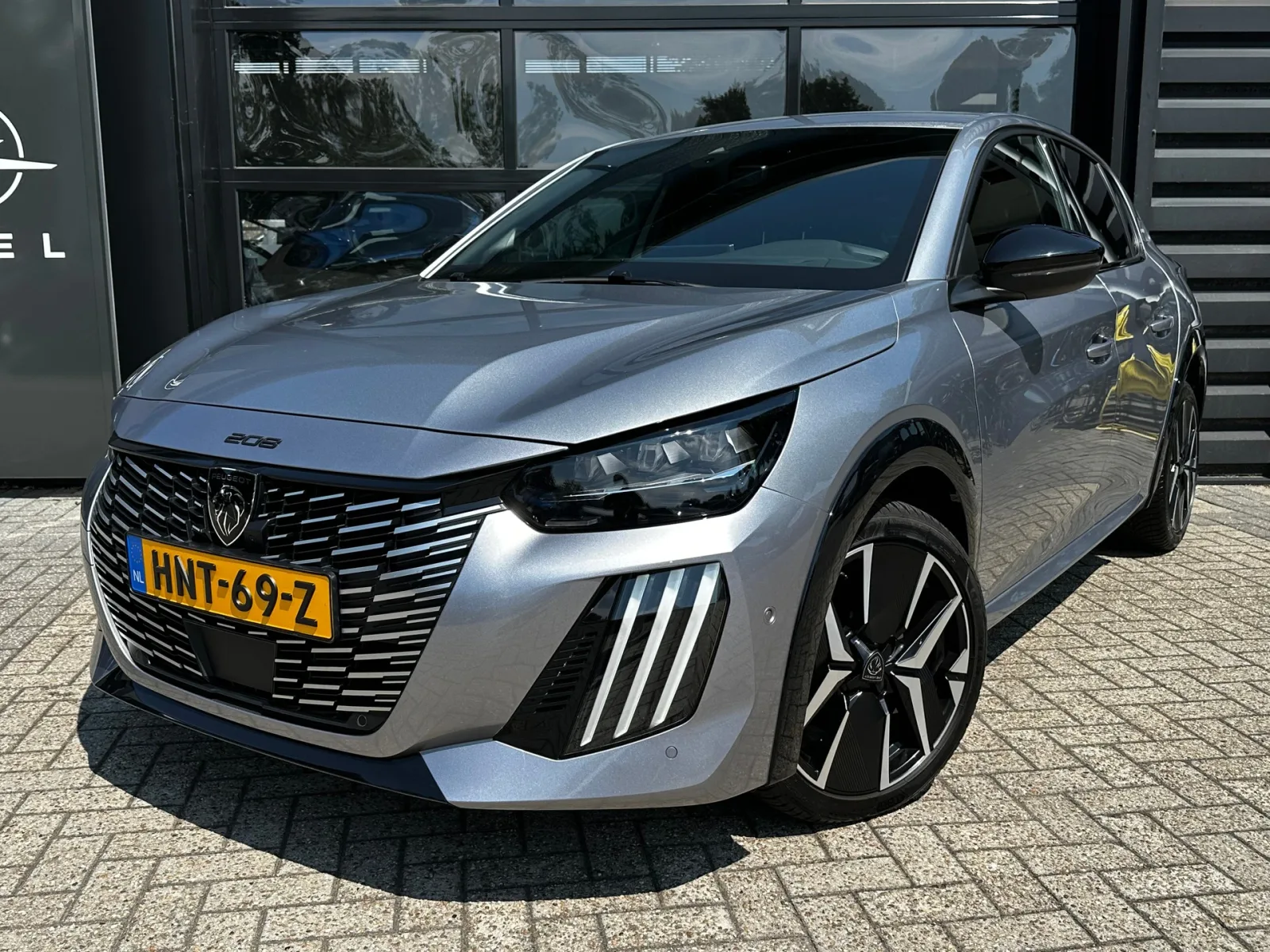 Peugeot 208 (2024) — foto 1