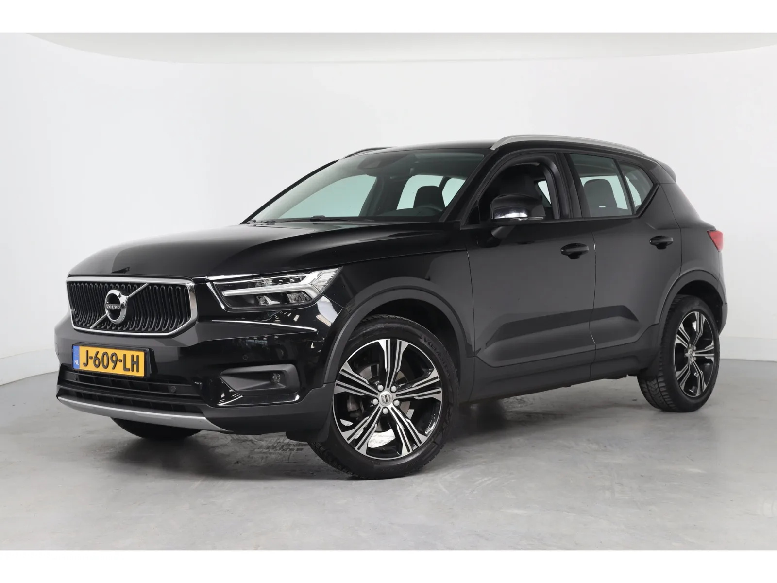 Volvo XC40 (2020) — foto 1