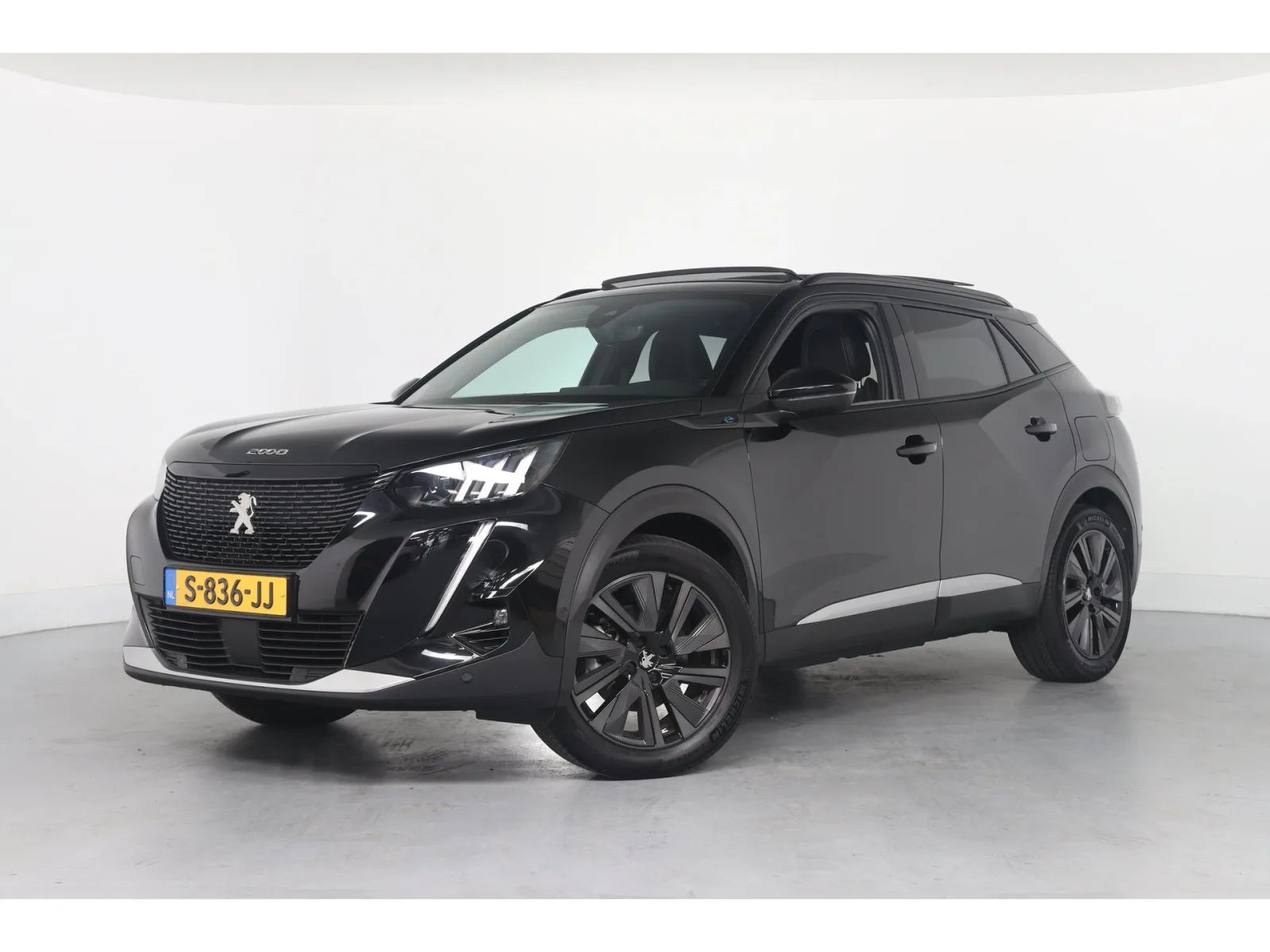 Peugeot e-2008 (2023) — foto 1